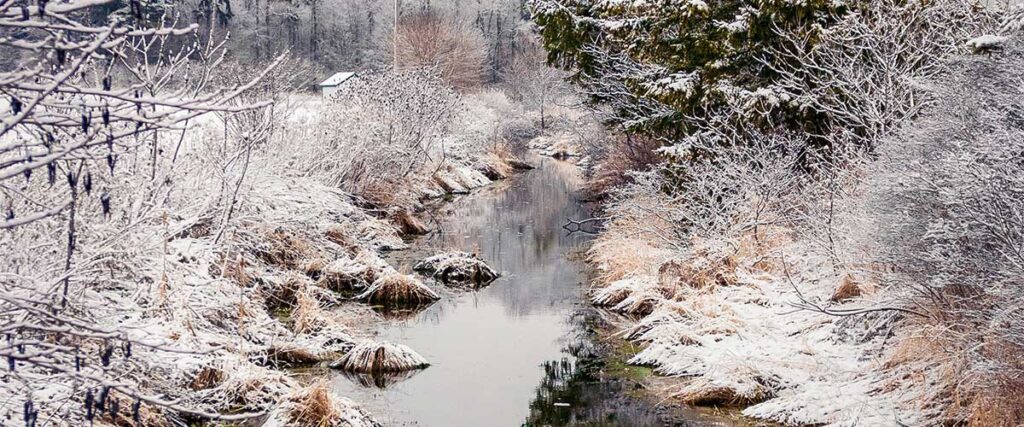 spring-snow-along-a-creek-michael-krahn-u2lKR6UfwU8-unsplash